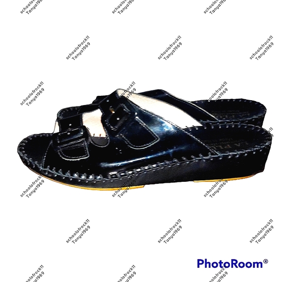 La Plume brand Patent Leather sandals - Picture 3 of 6